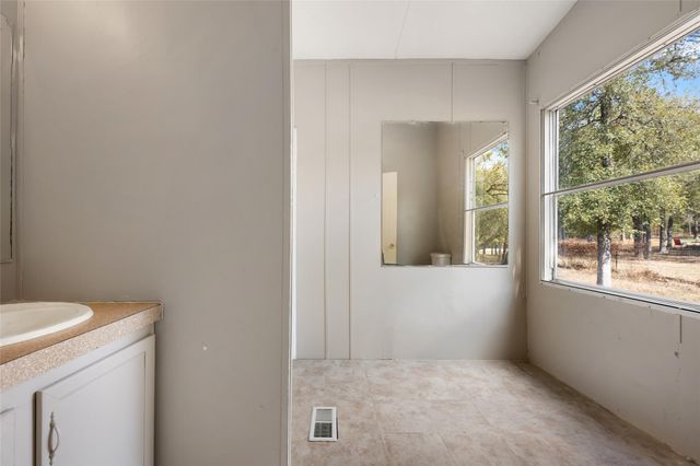 162 Jeffrey DR, Cedar Creek, TX 78612