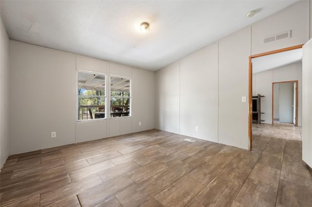 162 Jeffrey DR, Cedar Creek, TX 78612