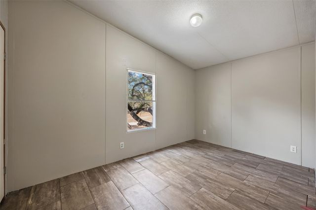 162 Jeffrey DR, Cedar Creek, TX 78612