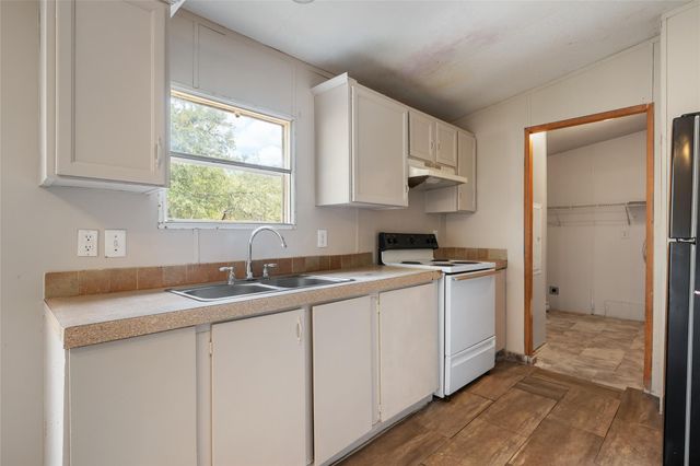 162 Jeffrey DR, Cedar Creek, TX 78612