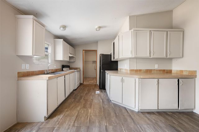162 Jeffrey DR, Cedar Creek, TX 78612