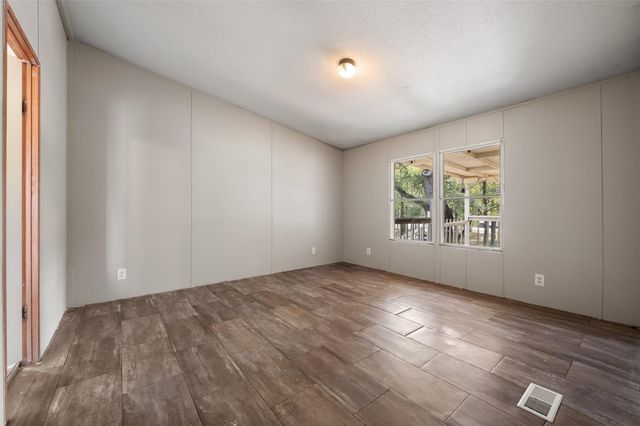 162 Jeffrey DR, Cedar Creek, TX 78612
