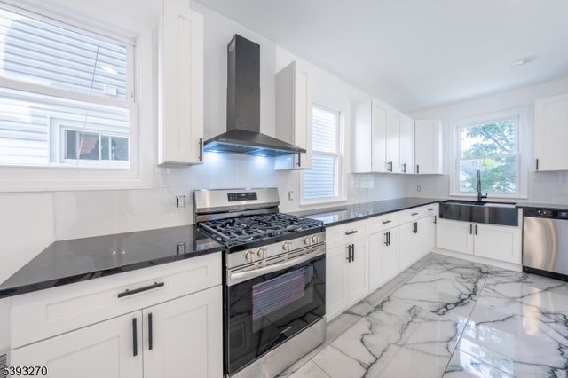 32 Palm St, Newark City, NJ 07106