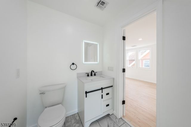 32 Palm St, Newark City, NJ 07106