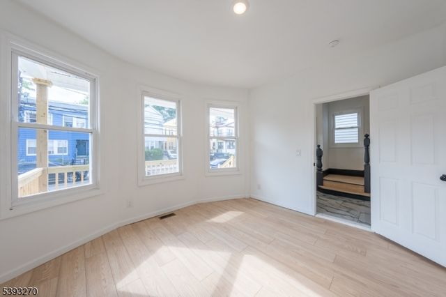 32 Palm St, Newark City, NJ 07106