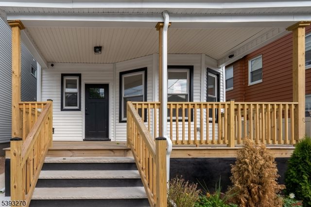 32 Palm St, Newark City, NJ 07106