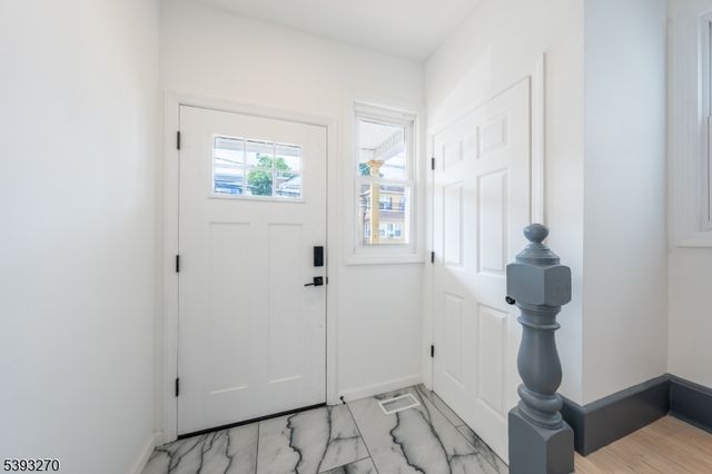 32 Palm St, Newark City, NJ 07106