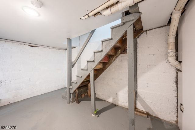 32 Palm St, Newark City, NJ 07106