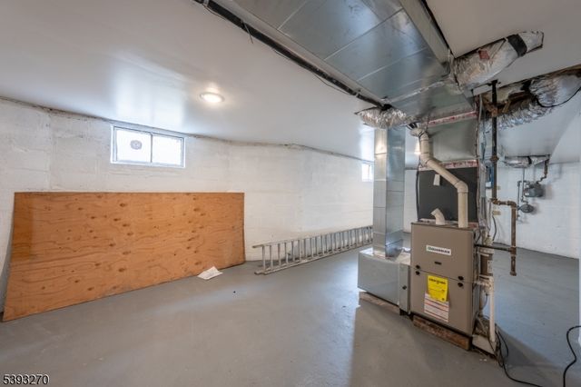 32 Palm St, Newark City, NJ 07106