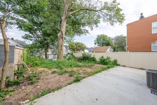 32 Palm St, Newark City, NJ 07106