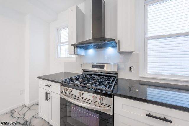 32 Palm St, Newark City, NJ 07106