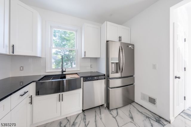 32 Palm St, Newark City, NJ 07106