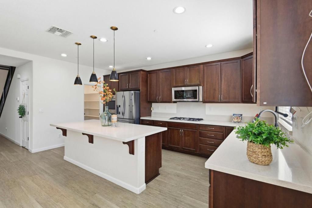 Image 14 of property listing at 1446 S Terra Verde Street, Mountain House, CA 95391