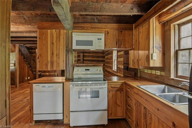 1389 City Lake Road, Lexington, NC 27295