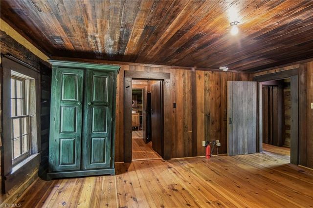 1389 City Lake Road, Lexington, NC 27295