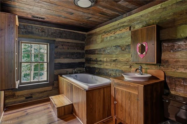 1389 City Lake Road, Lexington, NC 27295