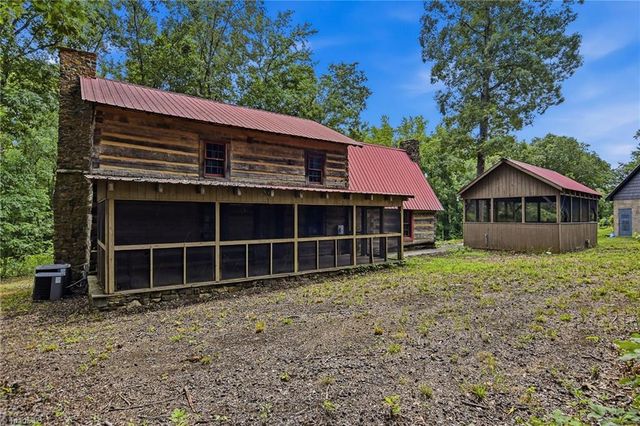 1389 City Lake Road, Lexington, NC 27295