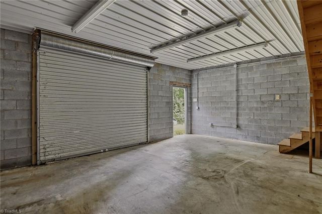 1389 City Lake Road, Lexington, NC 27295