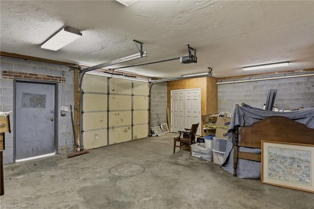 1389 City Lake Road, Lexington, NC 27295