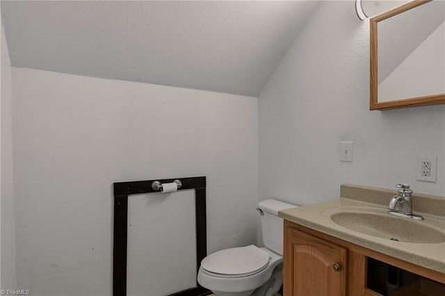 1389 City Lake Road, Lexington, NC 27295