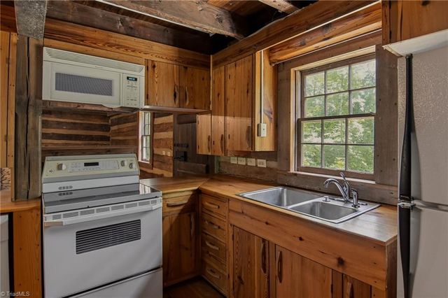 1389 City Lake Road, Lexington, NC 27295