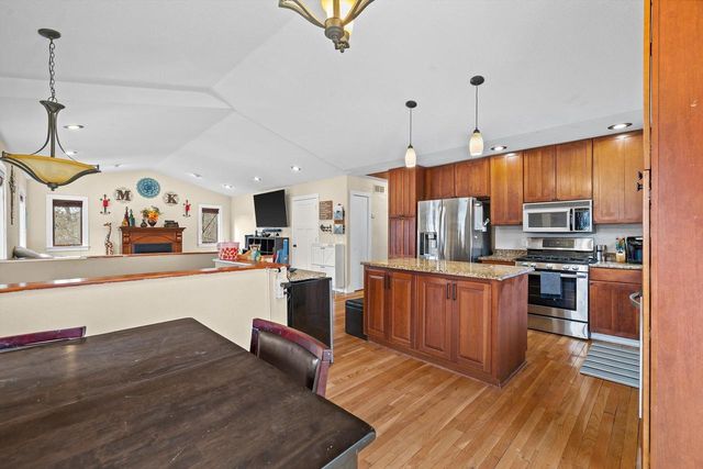 29944 Greenleaf DRIVE, Burlington, WI 53105