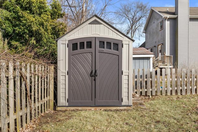 29944 Greenleaf DRIVE, Burlington, WI 53105