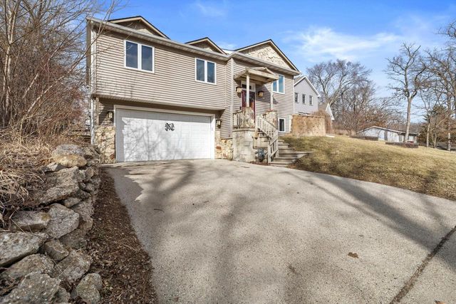 29944 Greenleaf DRIVE, Burlington, WI 53105