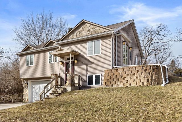 29944 Greenleaf DRIVE, Burlington, WI 53105