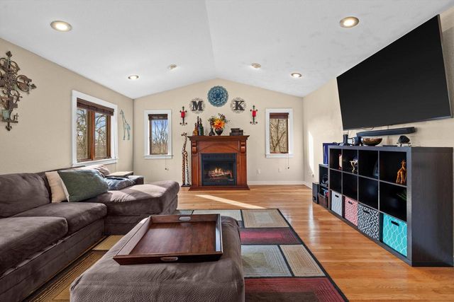 29944 Greenleaf DRIVE, Burlington, WI 53105