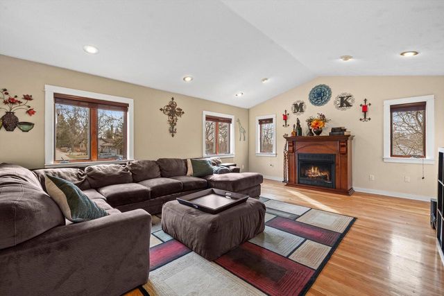 29944 Greenleaf DRIVE, Burlington, WI 53105