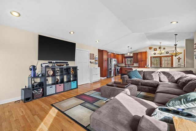 29944 Greenleaf DRIVE, Burlington, WI 53105