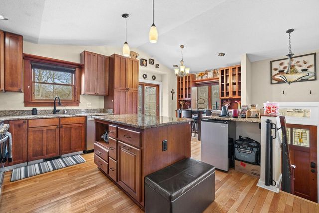 29944 Greenleaf DRIVE, Burlington, WI 53105