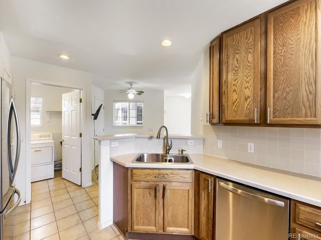7762 S Biloxi Way, Aurora, CO 80016