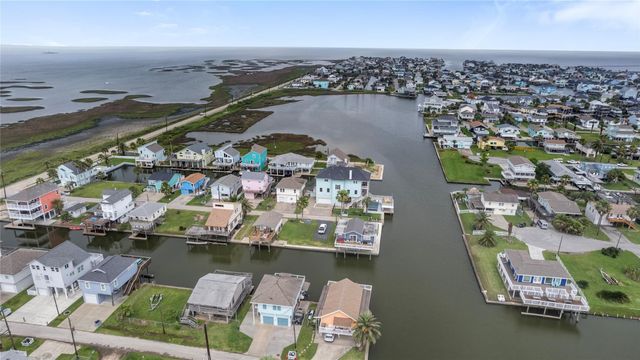 16710 Montego Way, Jamaica Beach, TX 77554