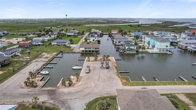 16710 Montego Way, Jamaica Beach, TX 77554