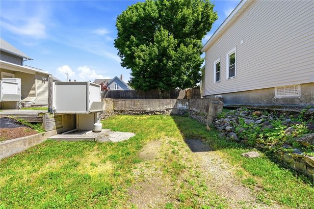 35 Woodlawn Avenue, Pawtucket, RI 02860