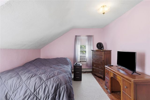 35 Woodlawn Avenue, Pawtucket, RI 02860