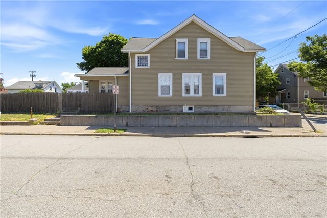 35 Woodlawn Avenue, Pawtucket, RI 02860