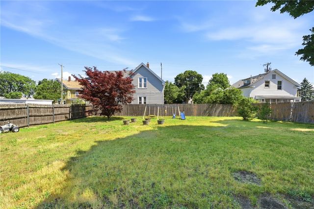 35 Woodlawn Avenue, Pawtucket, RI 02860