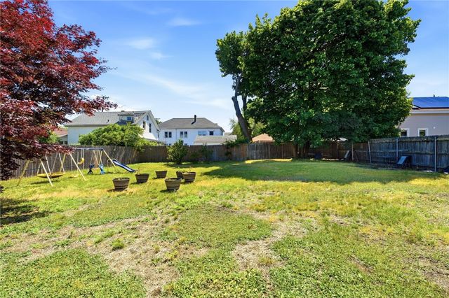 35 Woodlawn Avenue, Pawtucket, RI 02860