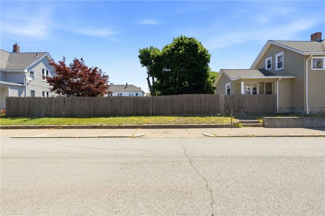 35 Woodlawn Avenue, Pawtucket, RI 02860