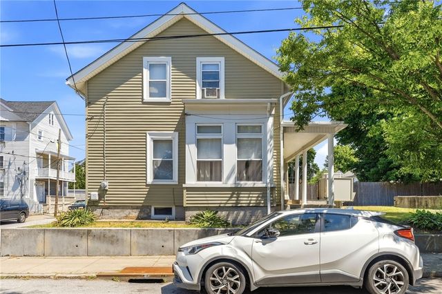 35 Woodlawn Avenue, Pawtucket, RI 02860