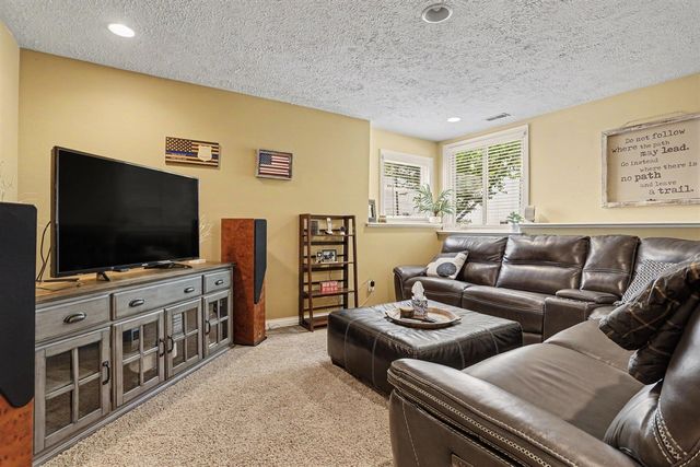2531 Avalon Woods Drive, Portage, MI 49024