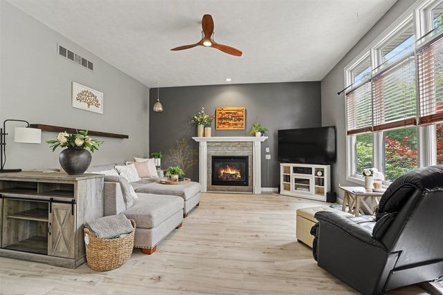 2531 Avalon Woods Drive, Portage, MI 49024