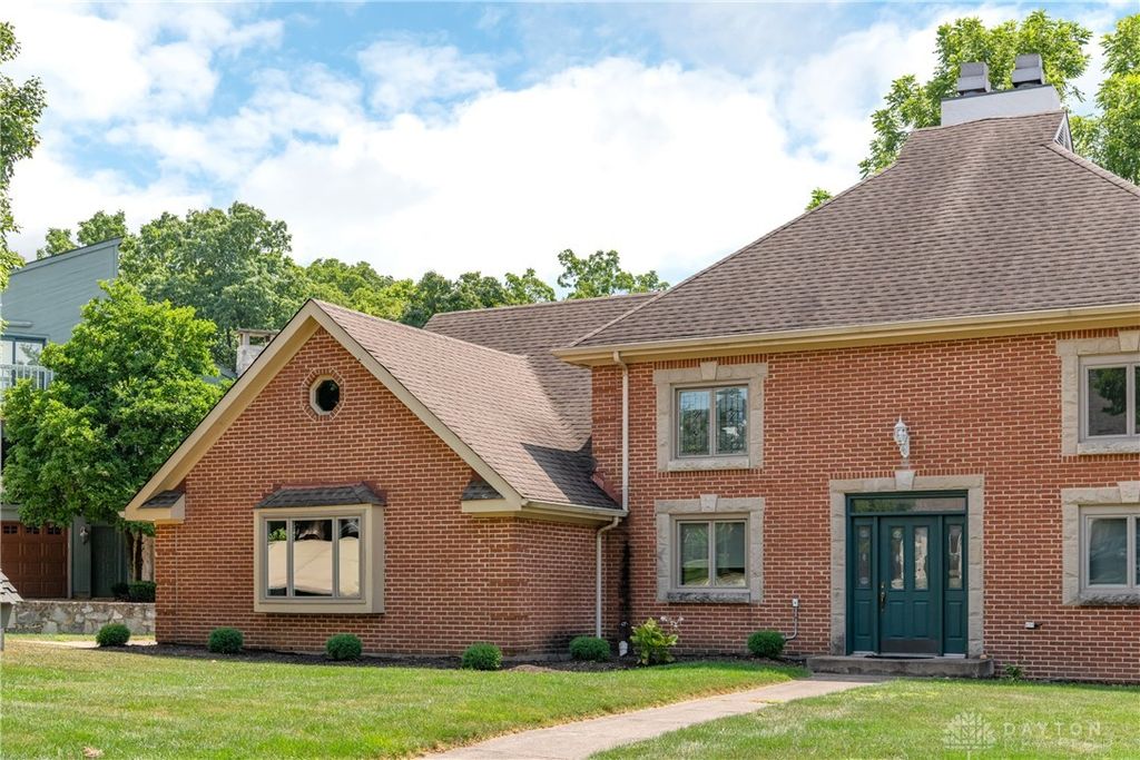 2050 Old Falls Drive, Vandalia, OH 45377
