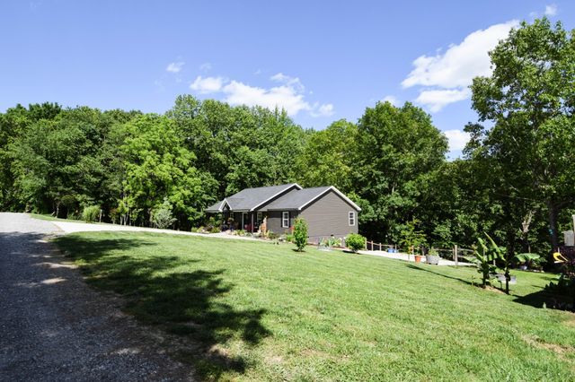 421 Marlin Ln, Westmoreland, TN 37186
