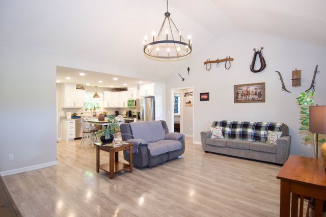 421 Marlin Ln, Westmoreland, TN 37186
