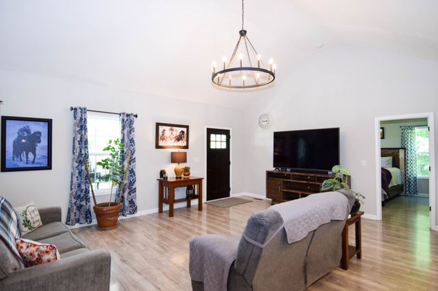 421 Marlin Ln, Westmoreland, TN 37186