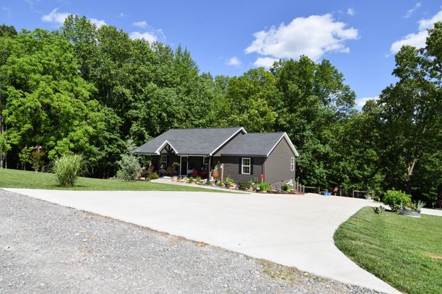 421 Marlin Ln, Westmoreland, TN 37186